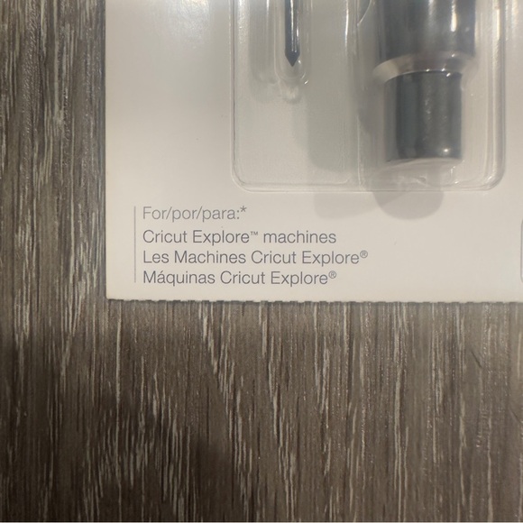 2 Brand New Cricut Fabtic Blades and Housing Set - Deep Point and Bond Fabric - Picture 3 of 9